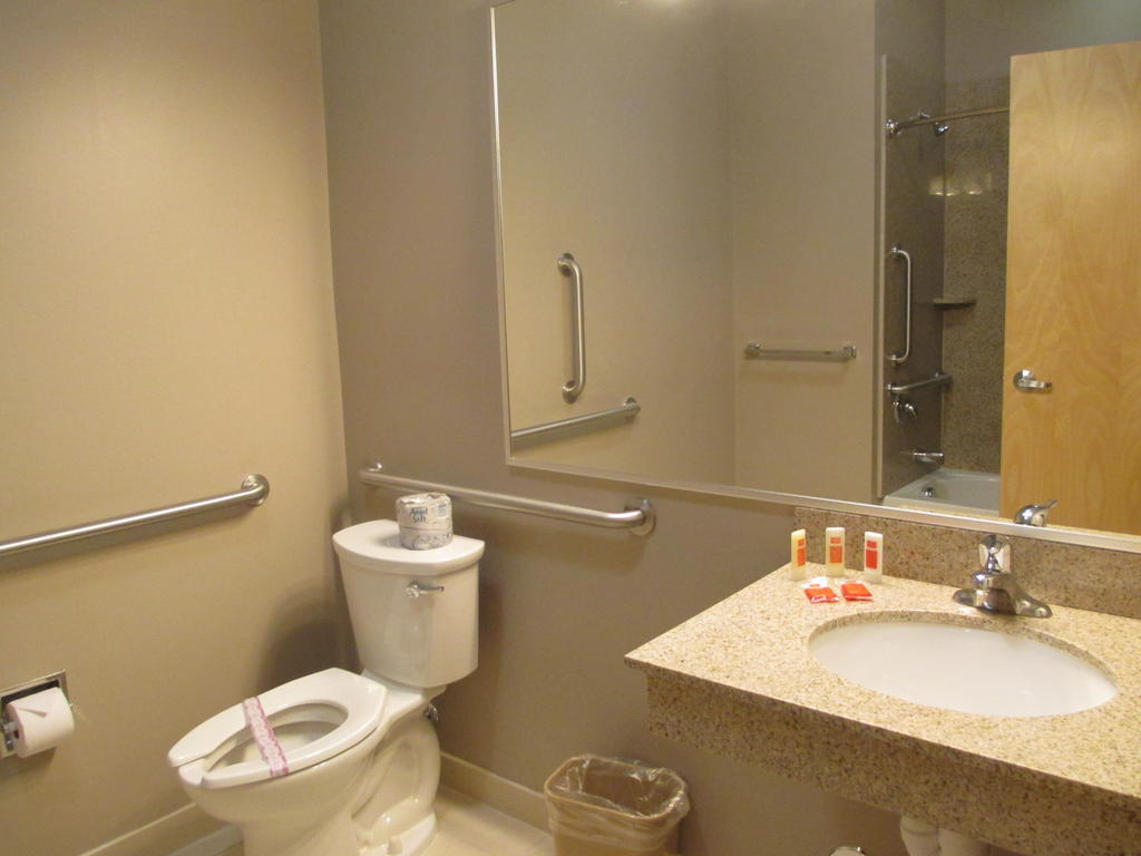 Red Carpet Inn And Suites Monmouth Junction Kamer foto