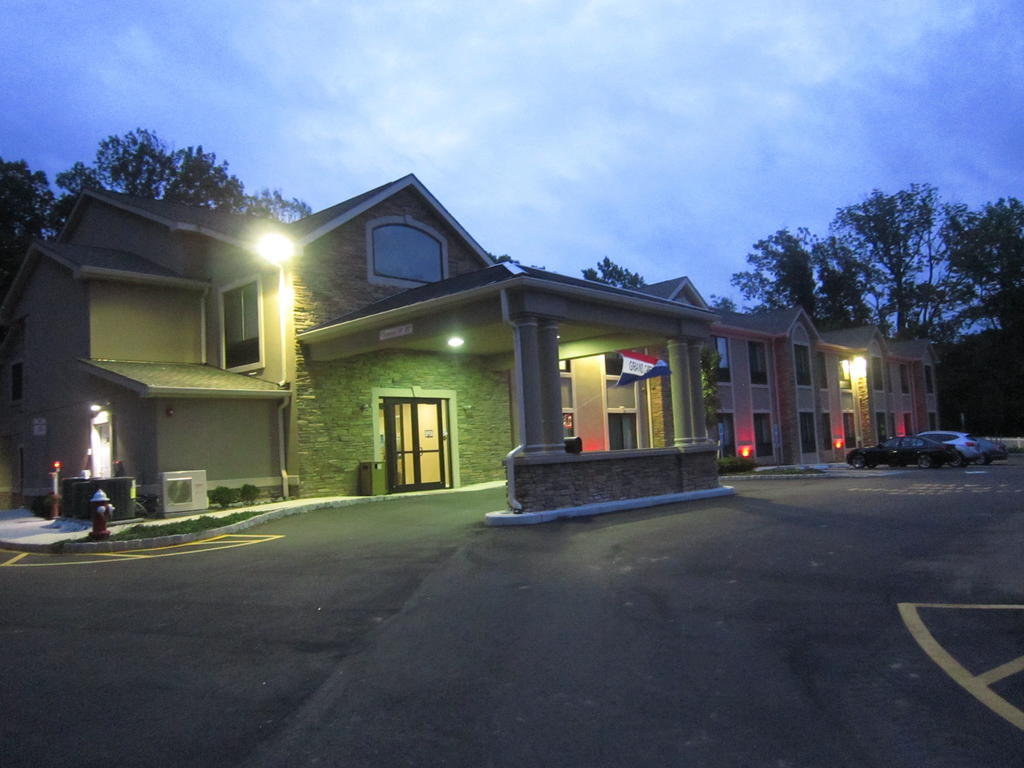 Red Carpet Inn And Suites Monmouth Junction Buitenkant foto