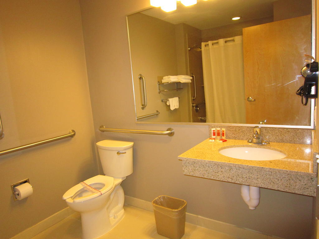 Red Carpet Inn And Suites Monmouth Junction Kamer foto