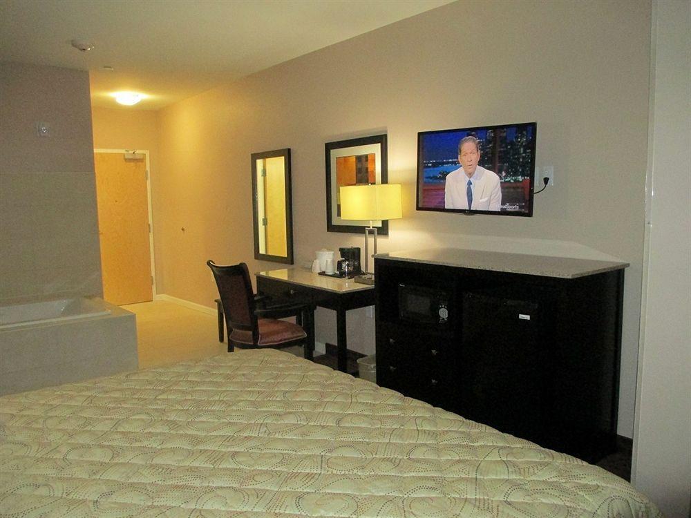 Red Carpet Inn And Suites Monmouth Junction Buitenkant foto