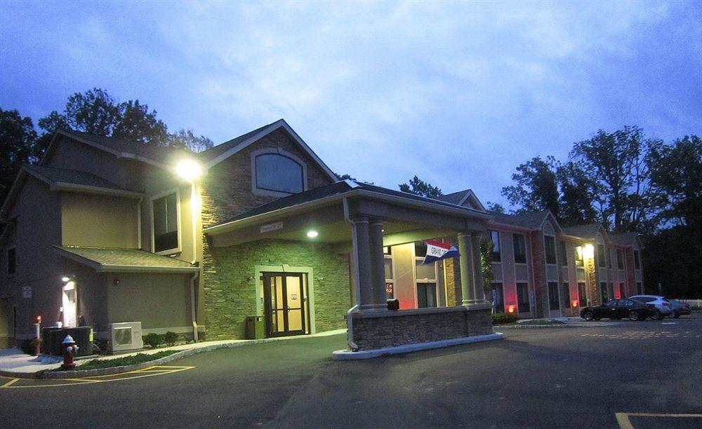Red Carpet Inn And Suites Monmouth Junction Buitenkant foto