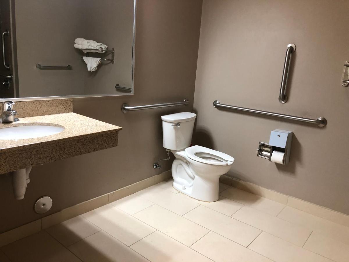 Red Carpet Inn And Suites Monmouth Junction Buitenkant foto